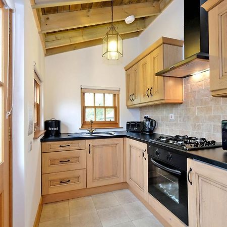 Entire Unique Tiny House - Moss Cabin Банф Экстерьер фото